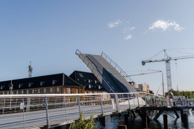 Yükseltilmiş köprü. Asma köprü. Danimarka. Kopenhag.