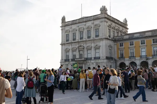 stock image Lisbon, Square of Commerce, Portugal, March 17, 2024 For the first time, the Lisbon City Council pays tribute to Saint Patrick (Saint Patrick) with traditional Irish music.