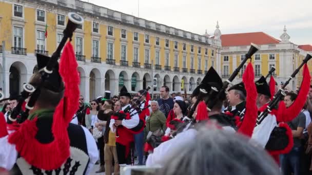 リスボン 商業広場 ポルトガル 2024年3月17日 初めて リスボン市議会は伝統的なアイルランドの音楽で聖パトリック 聖パトリック に敬意を表します — ストック動画