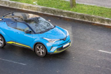 Lizbon, Portekiz, 27 Mart 2024. Üretici Toyota 'nın SUV aracı. Hibrit teknolojili C-HR modeli.