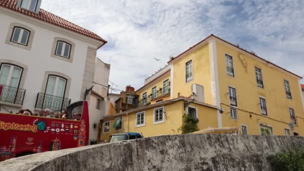 Time Lapse Lisszabon Portugália 2024 Március Több Turista Alfama Utcáin — Stock videók