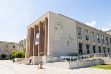 Lizbon, Portekiz Üniversitesi Sanat Fakültesi 'nin güneşli cephe manzarası