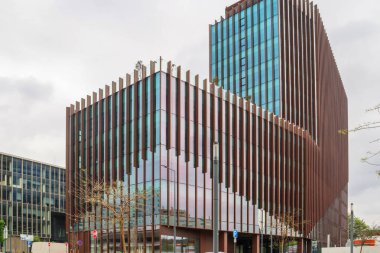 Lizbon 'daki benzersiz tasarım elemanlarıyla avanade Portekiz binasının mimari görünümü