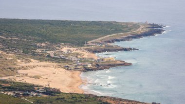 Sintra Cascais doğal parkındaki manzaralı sahil manzarası Portekiz