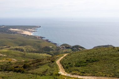 Sintra Cascais doğal park kıyı şeridi manzarası yemyeşil ve okyanus arka planıyla