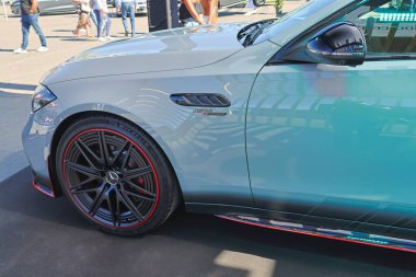 Mercedes amg c 63 's coupe bayilik ortamını yansıtıyor