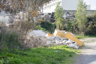 Eski buzdolabı ve diğer atıklar Portekiz 'deki çevreyi kirletiyor, soğutucu gazlar yayıyor ve iklim değişikliğine katkıda bulunuyor