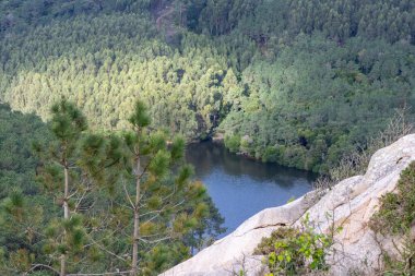 Günbatımında manzara, Rio da Mula Barajı, Sintra Dağları, Portekiz