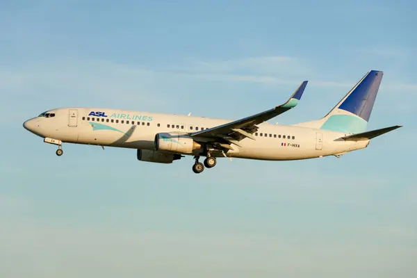 Lizbon Humberto Delgado Uluslararası Havaalanına iniş yapan 737 numaralı Boeing Havayolları