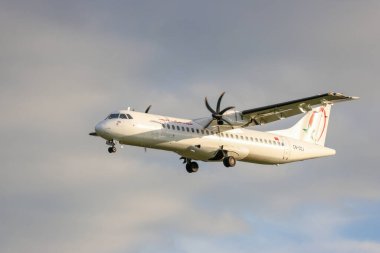 Lisbon Humberto Delgado Uluslararası Havalimanı 'na 72: 00' de iniş.