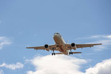 Eurowings Airbus a320 Lizbon Humberto Delgado Uluslararası Havaalanına yaklaşıyor.