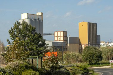 Industrial complex of grupo valouro manufacturing compound feed for poultry and other animal species