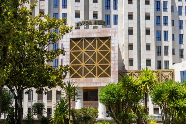 Otel alif campo pequeno, süs bitkileriyle eşsiz bir mimari tasarım içeren modern konaklama