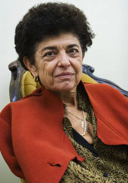 Tunuslu tarihçi ve yazar Sophie Bessis 'in portresi, Arap dünyası uzmanı..