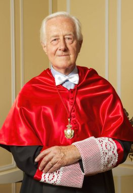 Profesör ve anayasa hukuku uzmanı Giuseppe De Vergottini 'nin portresi, İtalyan asıllı ve fahri profesör..