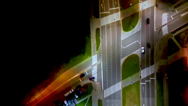 Rising Drone Shot Dezvăluie Autostradă Spectaculoasă Ridicată Convergența Drumurilor Podurilor — Videoclip de stoc