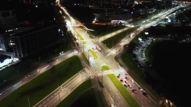 Kavşaktaki Otoyol Otoban Karayolunun Gece Trafiği Hızlandırıldı — Stok video