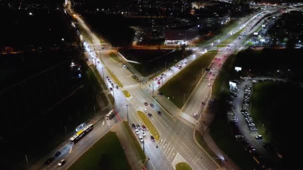 Top Νύχτα Δρόμους Της Πόλης Αυτοκίνητα Οδήγησης Εναέρια Άποψη Νυχτερινό — Αρχείο Βίντεο