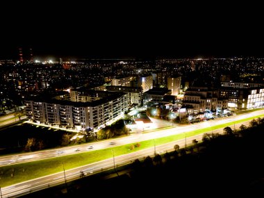 Varşova 'nın gece panoraması yukarıdan, şehir merkezinden, İHA' nın fotoğrafı, Varşova, Polonya.
