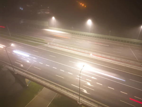 Asphalt Straße Autobahn Herbstlichen Nebel Wald Luftaufnahme — Stockfoto