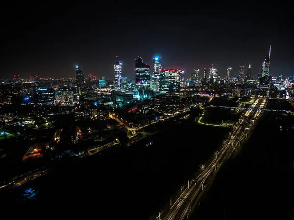 Auto Lichte Paden Stad Kruising Verkeer Een Video Top Aerial — Stockfoto