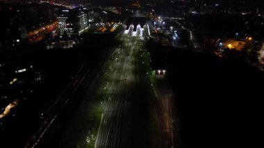 Varşova, Polonya - Merkez Tren İstasyonu Akşam Havası, Şehir merkezinde trafik