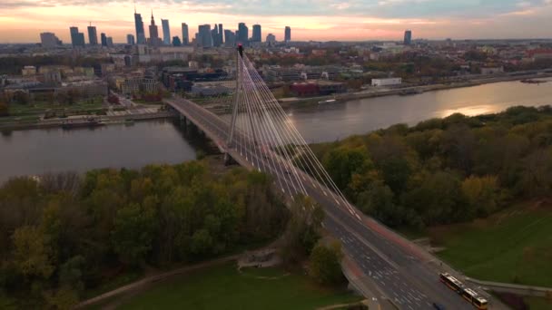 Widokiem Zachód Słońca Piękne Panoramiczne Drone Antenowe Centrum Warszawy Drapaczami — Wideo stockowe