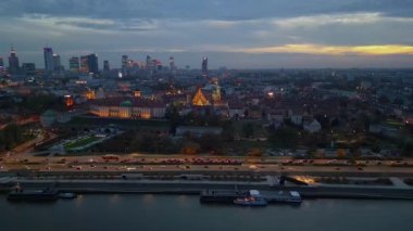 Vistula nehrinin üzerindeki Varşova 'nın Panorama' sı. Şehir Merkezi. Avrupa. Hava Görünümü