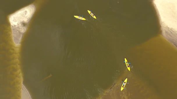 Rafting Στο Ποτάμι Θέα Καγιάκ Από Ύψος Ομάδα Εξερευνητών Που — Αρχείο Βίντεο