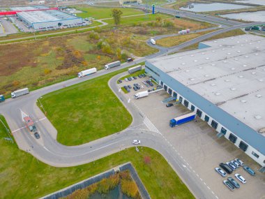 Dağıtım merkezinin hava görüntüsü, endüstriyel lojistik bölgenin insansız hava aracı fotoğrafları..