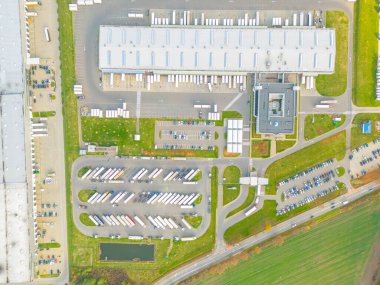 Dağıtım merkezinin hava görüntüsü, endüstriyel lojistik bölgenin insansız hava aracı fotoğrafları..