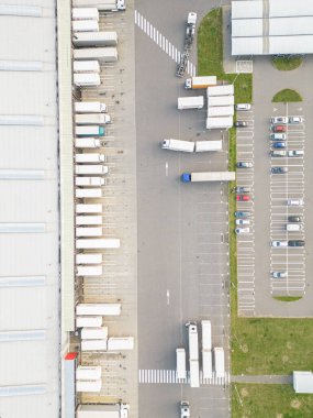 Dağıtım merkezinin hava görüntüsü, endüstriyel lojistik bölgenin insansız hava aracı fotoğrafları..