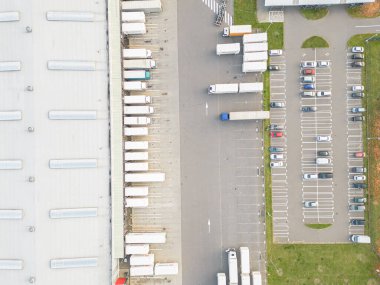 Dağıtım merkezinin hava görüntüsü, endüstriyel lojistik bölgenin insansız hava aracı fotoğrafları..