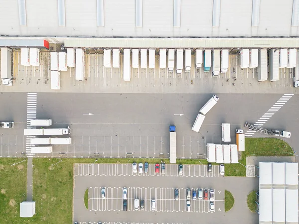 Dağıtım merkezinin hava görüntüsü, endüstriyel lojistik bölgenin insansız hava aracı fotoğrafları..