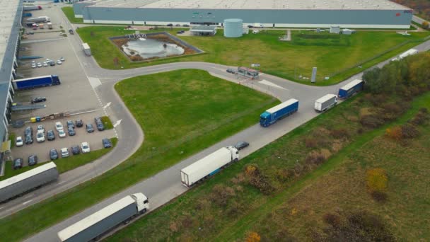 Magazyny Ogromne Centrum Logistyczne Pobliżu Autostrady Widok Dużą Liczbę Przyczep — Wideo stockowe
