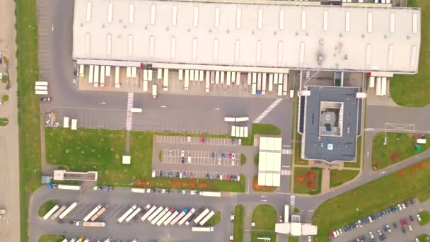 Lagerhallen Riesiges Logistikzentrum Autobahnnähe Blick Auf Eine Große Anzahl Von — Stockvideo