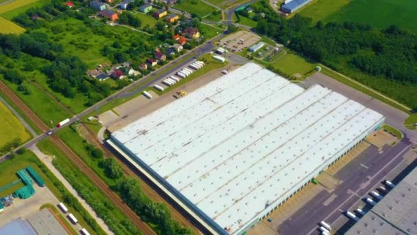 Aerial View Semi Trucks Cargo Trailers Standing Warehouses Ramps Loading — Vídeo de Stock