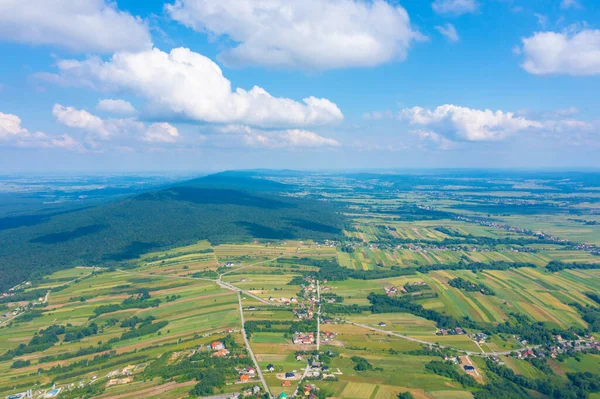 Güzel kırsal sahne. Kırsal road, tarım, Hayvancılık, mera hava görünümünü. Harika manzara. Kırsal sahne. Agriculcure sahne. Çiftlik sahne. Alan sahne. Countyside görünümü. Tarım. Duvar kağıdı, desen, doku, tasarım