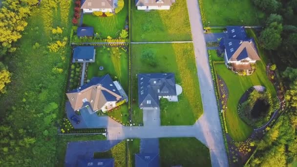 Luftaufnahme Des Dorfes Häuser Wohndrohne Über View Summer Blue Sky — Stockvideo