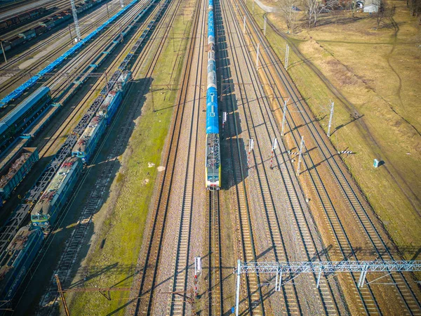 Nákladní Vlaky Letecký Pohled Barevné Nákladní Vlaky Železniční Stanice Vozy — Stock fotografie