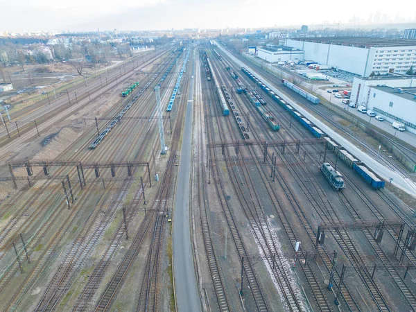 Vrachttreinen Luchtfoto Van Kleurrijke Goederentreinen Station Wagens Met Goederen Spoorweg — Stockfoto