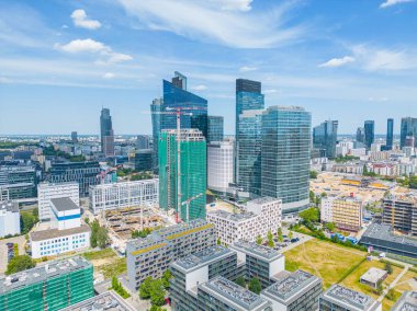 Modern City gökdelen binaları. Varşova Mali Bölgesi 'nin insansız hava aracı görüntüsü 