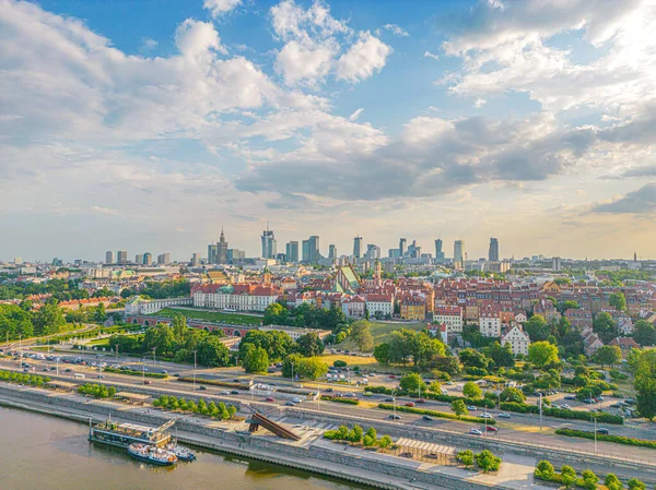 Повітряна Панорама Варшави Польща Над Вишневою Річкою Міським Центром Відстані — стокове фото