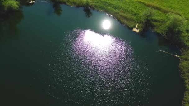 Вид Зверху Повітряний Політ Над Невеликим Озером Абсолютно Круглої Форми — стокове відео
