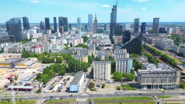 Повітряна Панорама Варшави Польща Над Вишневою Річкою Міським Центром Відстані — стокове відео