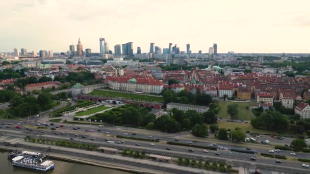 华沙的空中全景 波兰在维斯特里河和市中心上方 距离老城很远 市中心摩天大楼的城市景观 — 图库视频影像