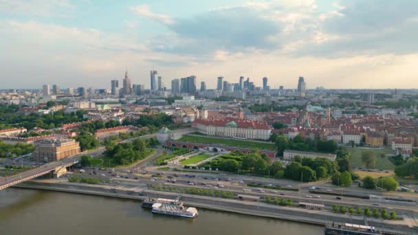 Воздушная Панорама Варшавы Польша Над Висуалом Центром Города Расстоянии Небоскрёбы — стоковое видео
