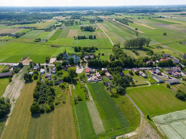 Luftaufnahme Eines Kleinen Dorfes Sommertagen Konzept Des Verlassens Des Dorfes lizenzfreie Stockfotos