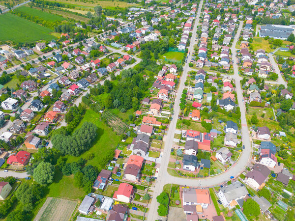 Фото с воздуха деревни Дома Жилой беспилотник над View Summer Blue Sky Estate Agent