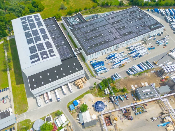 Widok Lotu Ptaka Nowoczesnego Magazynu Panelami Słonecznymi Dachu Centrum Logistyczne — Zdjęcie stockowe